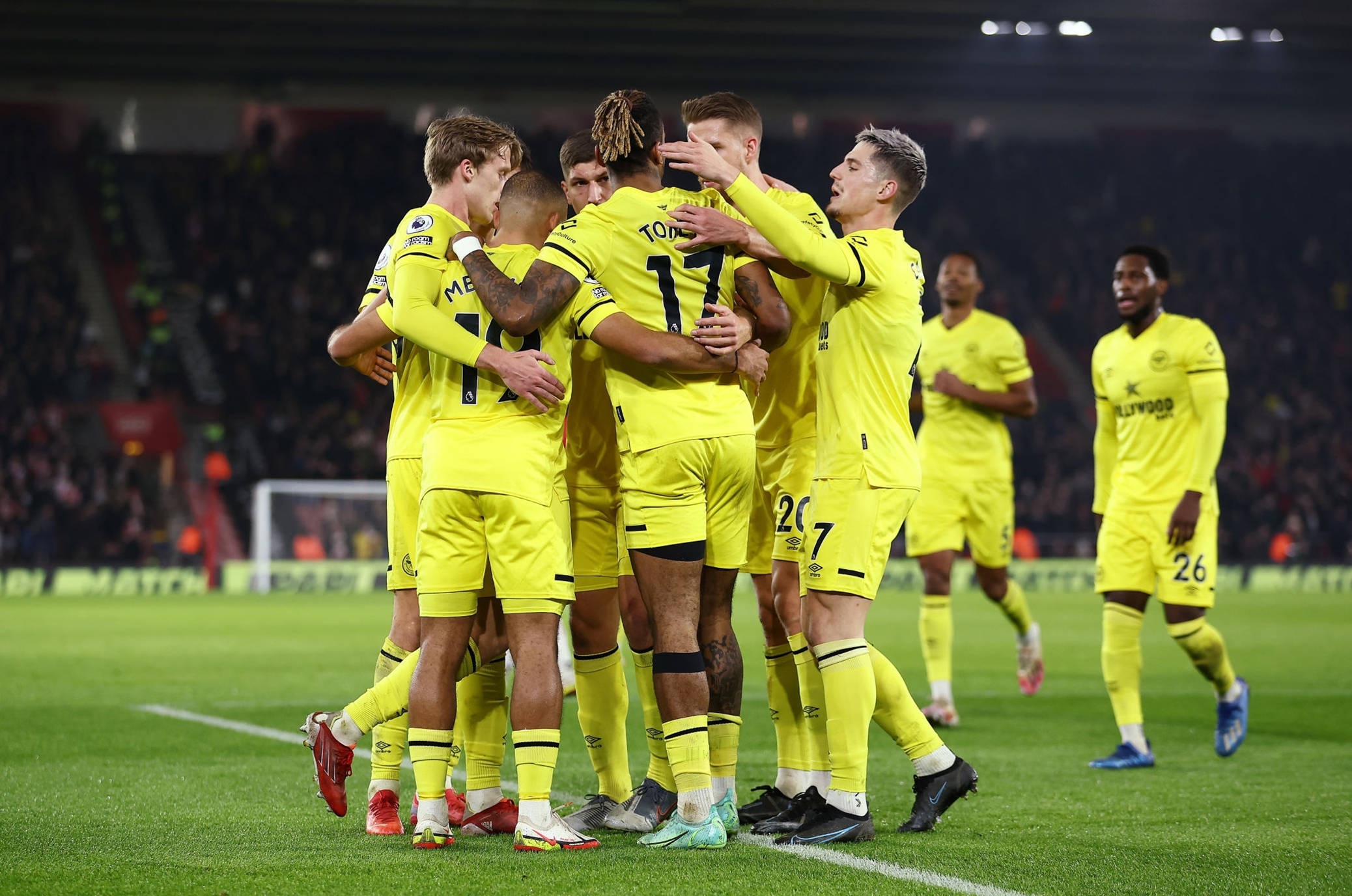 由前球员与 由前球员与