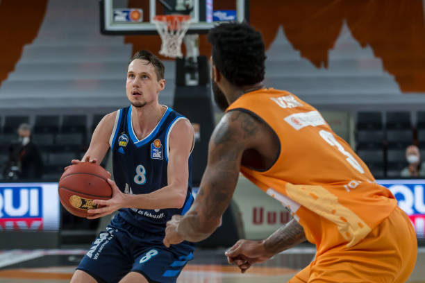 展了美职联 展了美职联